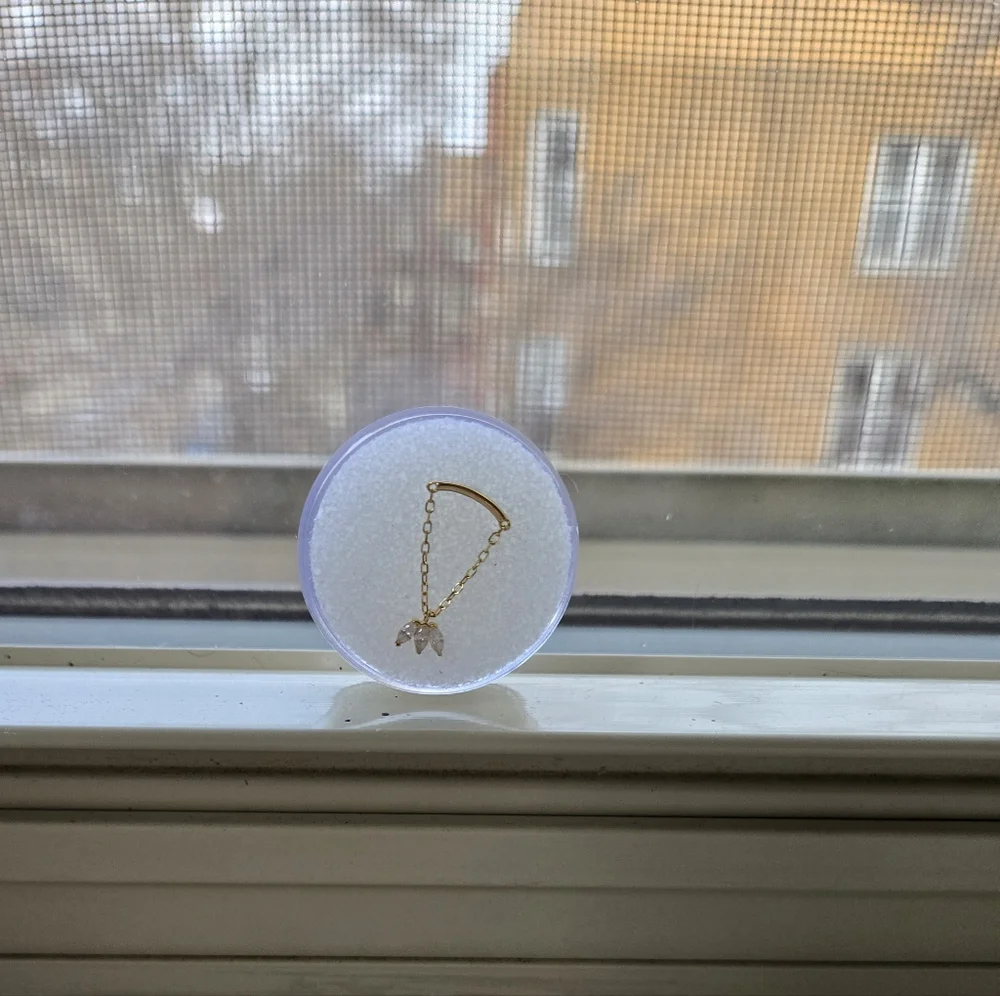 14k yellow gold single threadless end - Picture 2 of 6